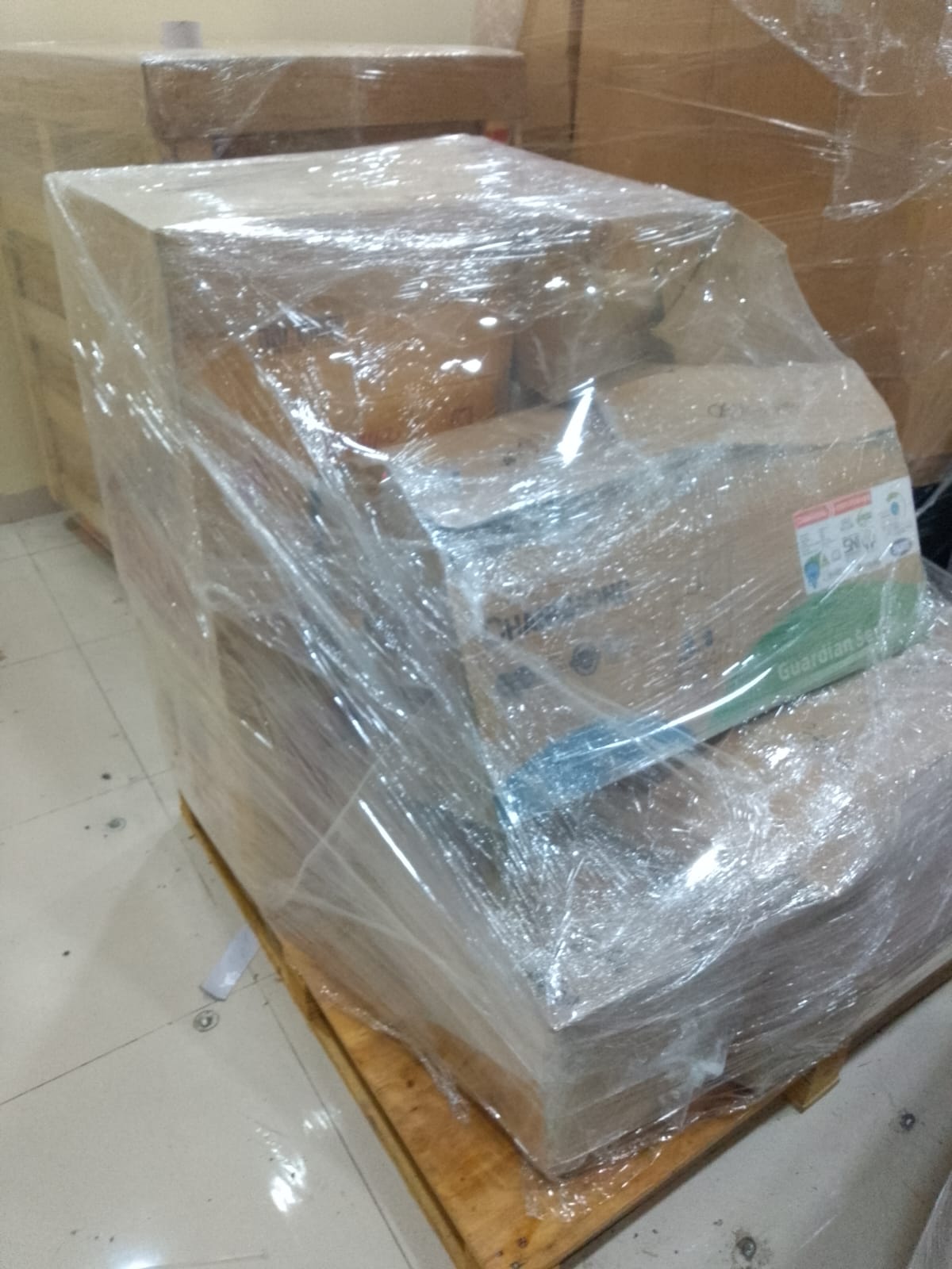 Pemuatan barang ke dalam truk